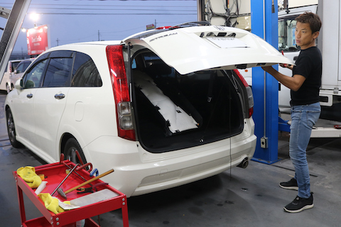 車のヘコミ修理、2個目から半額になるデントリペアがおすすめ