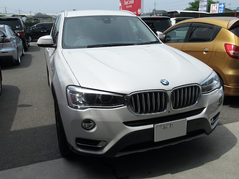 輸入車のフロントガラス交換は20万円を超えます！だから、過酷なヒビ割れでも直します！