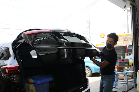 15分で車のヘコミが無くなる？デントリペアというお手軽修理方法とは？