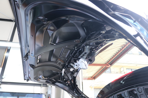 15分で車のヘコミが無くなる？デントリペアというお手軽修理方法とは？