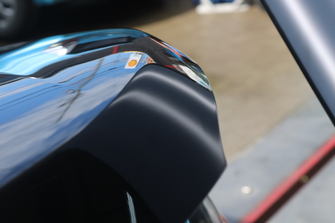  複雑な複数のヘコミが重なった部分も、デントリペアで綺麗に修理！