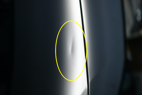 愛車のオリジナル塗装を守るヘコミ修理、2箇所目から半額とメリットしかありません！