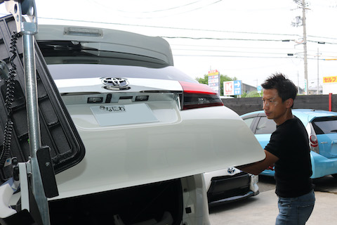 芯の深いヘコミもデントリペアで押し出して、愛車が綺麗に直ります！