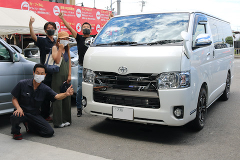 フロントガラスに取れない汚れ、もしかしてヒビ割れかも？！