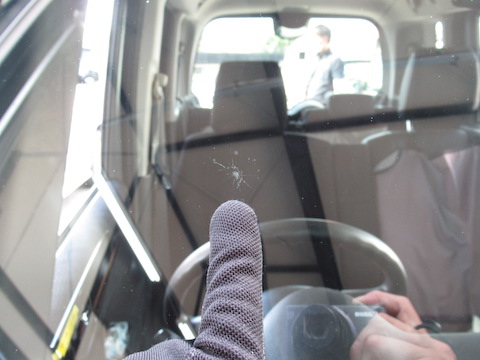 フロントガラスのヒビ割れ、これは修理できないかな？を直します！