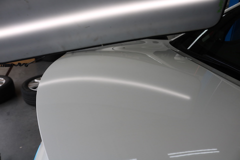 ボンネットのヘコミ、デントリペアで当日予約で即時修理が可能！