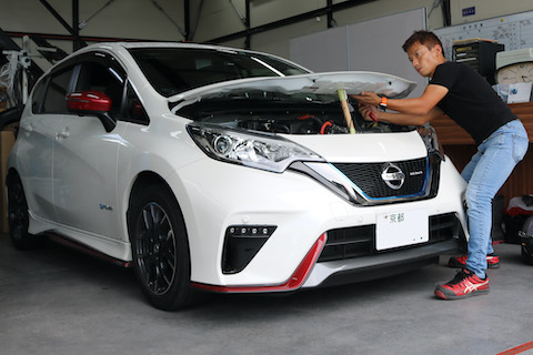 ボンネットのヘコミ、デントリペアで当日予約で即時修理が可能！