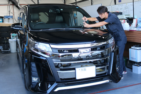 フロントガラスヒビ割れ、傷が伸びる前なら修理できます！