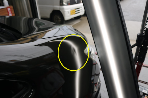 タイヤ上あたりのヘコミもデントリペアで綺麗に直します！