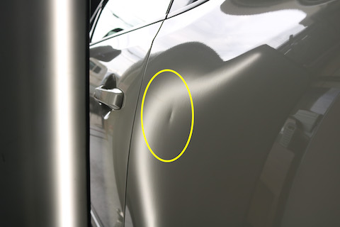 ドアパンチによる愛車のヘコミはデントリペアで跡形もなく消します！