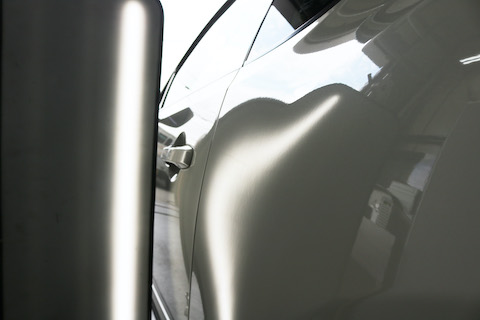 ドアパンチによる愛車のヘコミはデントリペアで跡形もなく消します！