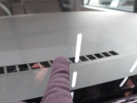 高額なフロントガラス交換より、1.5万円の修理で解決！