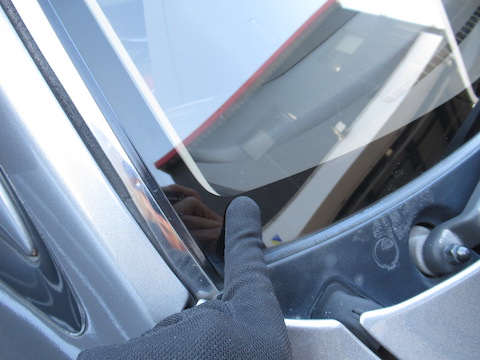 旧車のフロントガラスのヒビ割れ、修理で交換を回避できます！