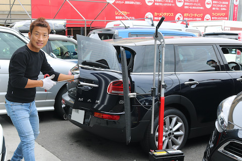 BMWミニのヘコミ修理も塗装しないデントリペア！