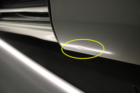 ドア下側・端っこのヘコミもデントリペアで無塗装修理！