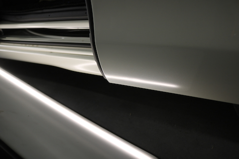 ドア下側・端っこのヘコミもデントリペアで無塗装修理！