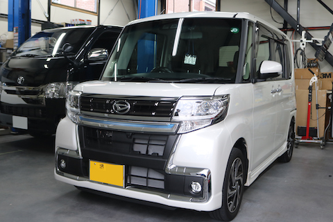 ドア下側・端っこのヘコミもデントリペアで無塗装修理！