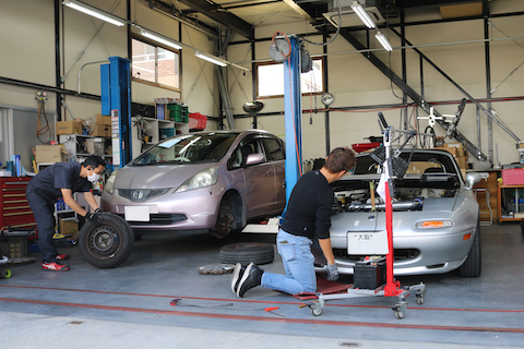 旧車のヘコミ修理も塗装しないデントリペアで即時修理