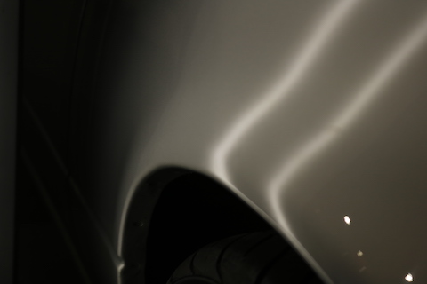 旧車のヘコミ修理も塗装しないデントリペアで即時修理