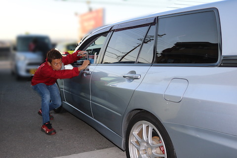 愛車のヘコミ直しは塗装しないデントリペアで解決！