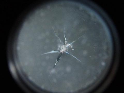 フロントガラスのヒビ割れ修理、土日祝でも対応します！