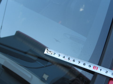 フロントガラス端から10cm以内の危険な飛び石傷を直します！