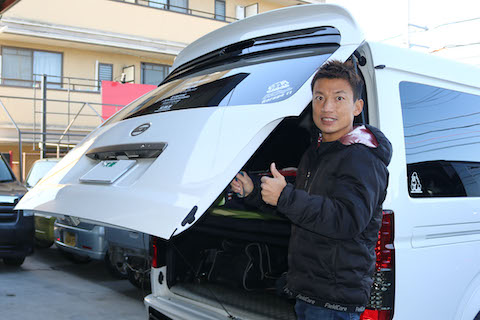 ハイエース、バックで後ろをコツンと当てたらデントリペア！