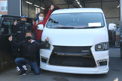 ハイエース、バックで後ろをコツンと当てたらデントリペア！