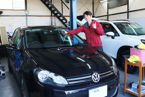 フロントガラスのヒビ割れ修理、土日祝でも対応します！