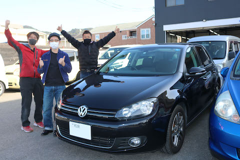 フロントガラスのヒビ割れ修理、土日祝でも対応します！