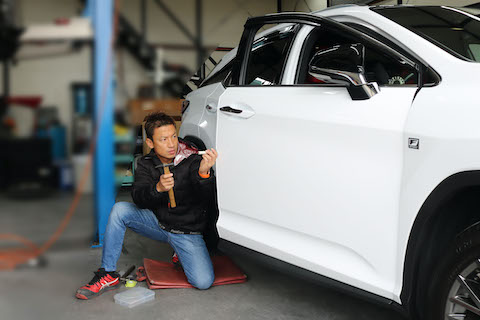 ドアエッジ、端っこの折れ曲がりを塗装しないデントリペアで修理！