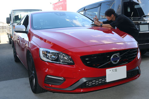 フロントガラス端から10cm以内の危険な飛び石傷を直します！