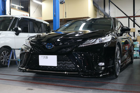 車のヘコミは押し出すだけではなく、表も叩いて直します！