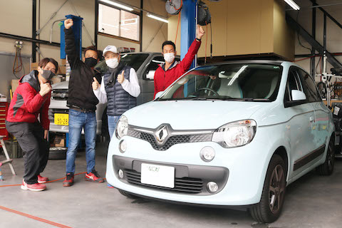 プレスラインやデカールステッカー部分のヘコミもデントリペアで修理可能！