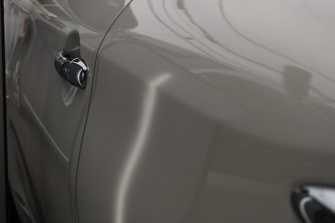 車のヘコミは15分、8,000円で直せるお手軽な修理方法！