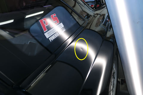 GT-Rクォーターパネルのヘコミを塗装無しで綺麗に修理！