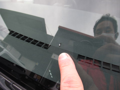 フロントガラスのひび割れ、複数直しても大丈夫です！