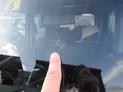 フロントガラスのひび割れ、複数直しても大丈夫です！