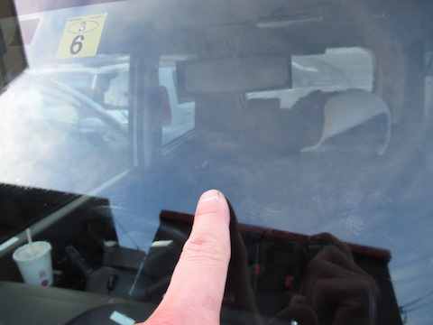 フロントガラスのひび割れ、複数直しても大丈夫です！