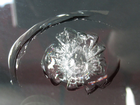 フロントガラス交換と言われたお客様、費用をおさえた修理で解決！