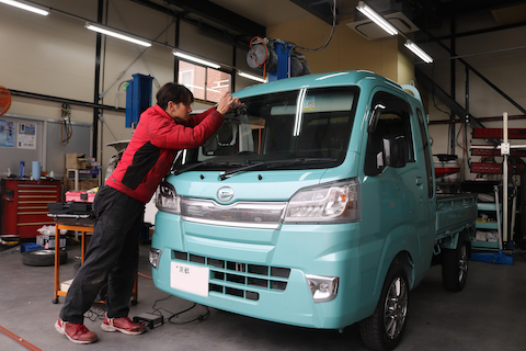 ガラス交換待ってください！500円玉を超える飛び石修理は可能です！