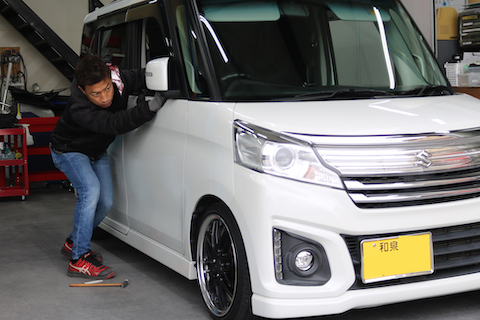 駐車場のドアパンチ対策にデントリペアがおすすめ！