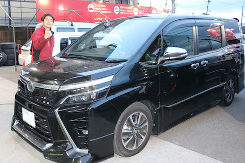 フロントガラスは寒さでヒビが伸びます！早急な修理がオススメ！