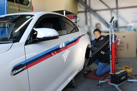 塗装しないでヘコミを直したいという思いにお答えするデントリペア！