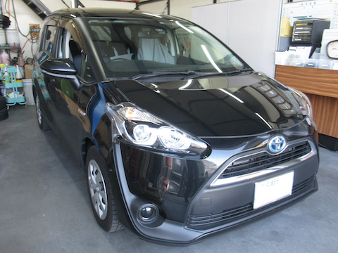 社外品ガラスでもフロントガラスのひび割れ修理できます！