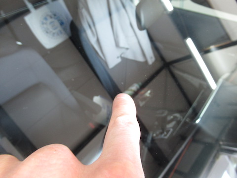 社外品ガラスでもフロントガラスのひび割れ修理できます！