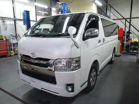 ハイエースのフロントガラスのひび割れは直ります！