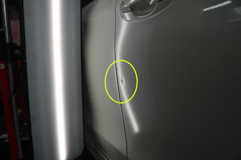 愛着ある車のエクボ修理はデントリペアで直す！