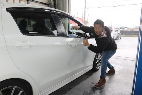 愛着ある車のエクボ修理はデントリペアで直す！