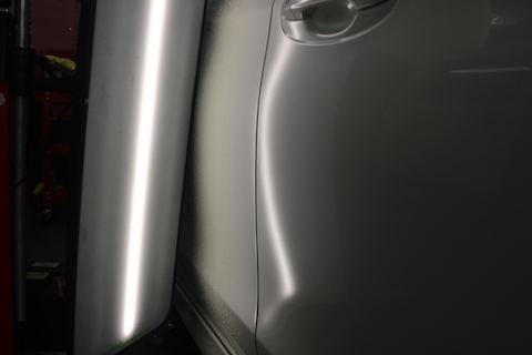 愛着ある車のエクボ修理はデントリペアで直す！